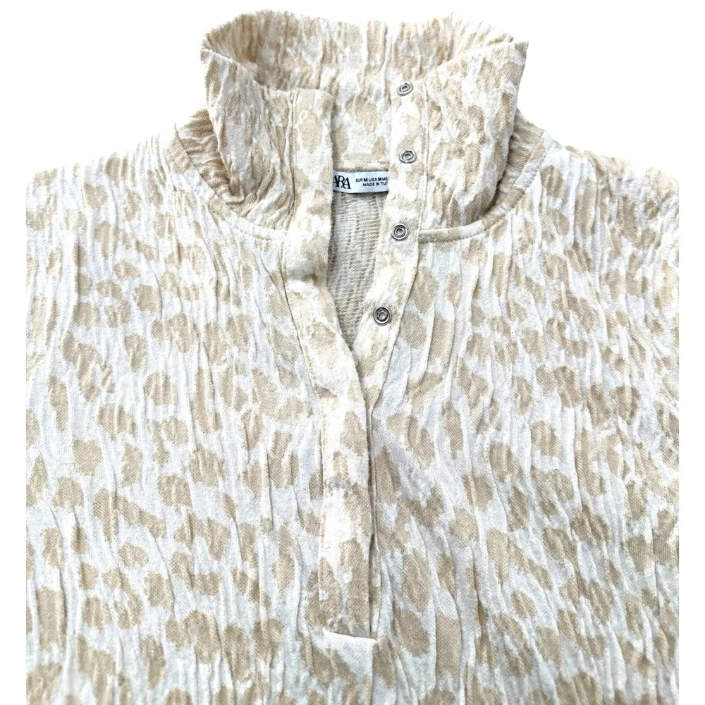 Zara Animal Print Crinkle Blouse Beige & White Long Sleeve Snap Collar Medium